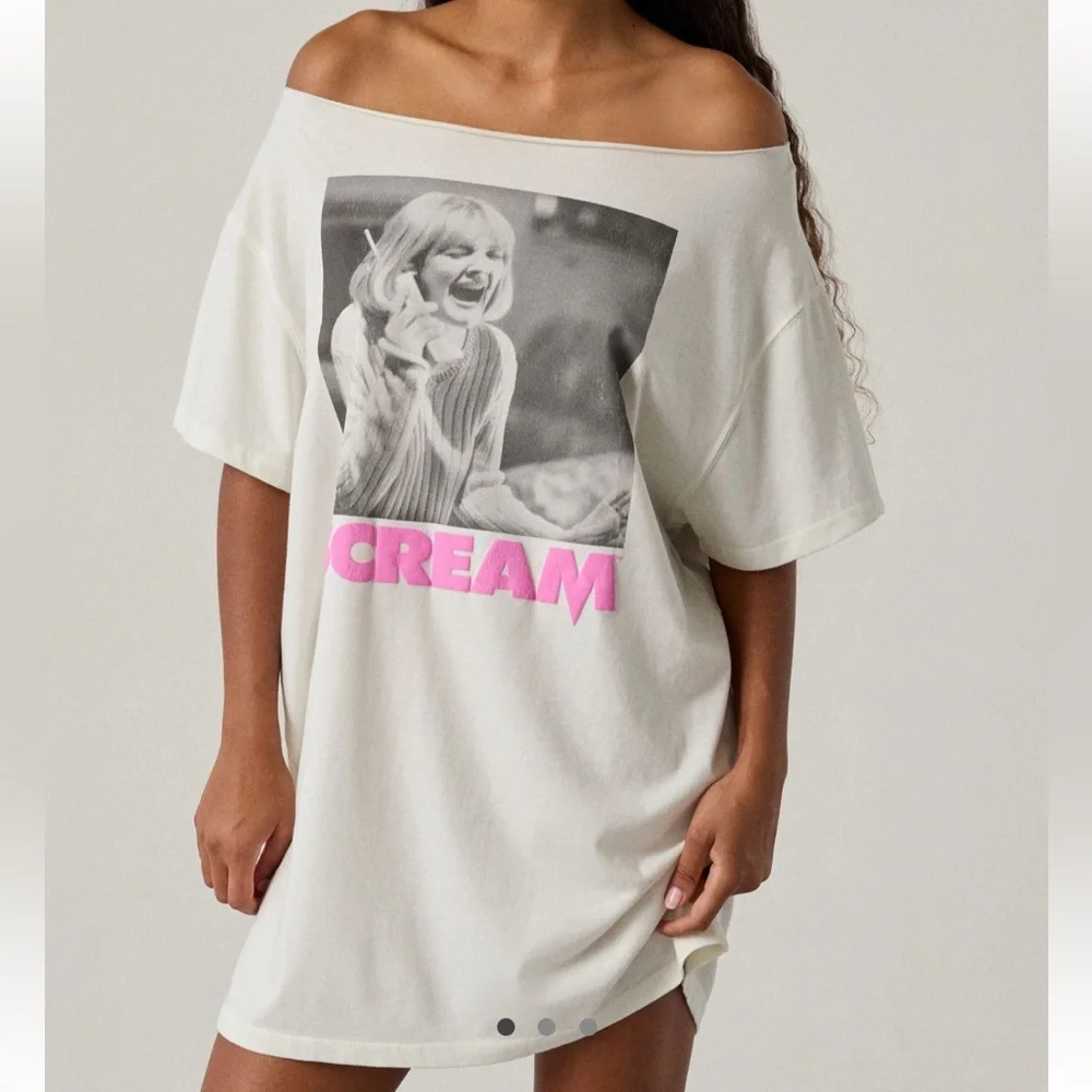 UO • Scream Graphic Off The Shoulder Tee Shirt Dress - Picture 4 of 12